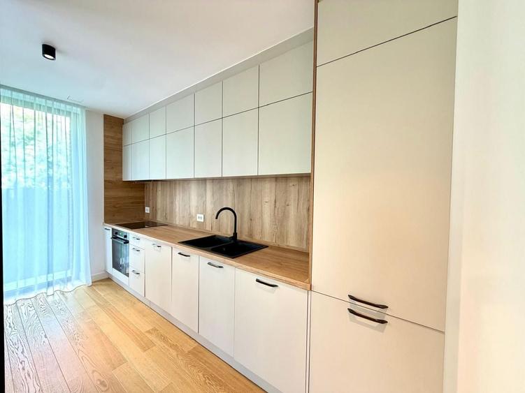 Apartament cu 3 camere, mobilat în Iancu Nicolae