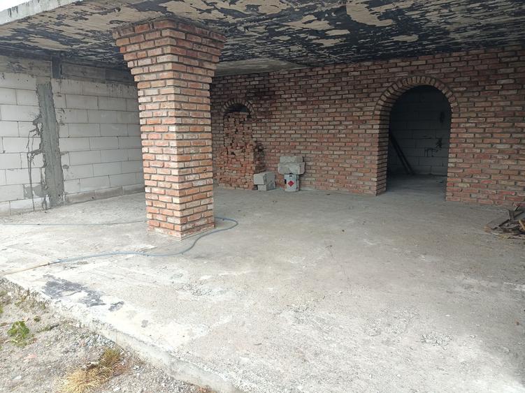 Casă cu 4 camere în Central