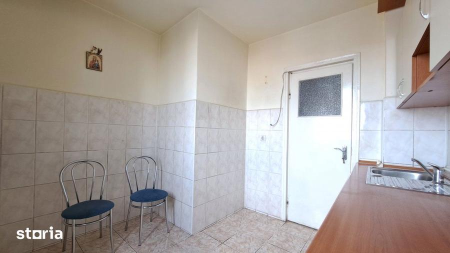 Apartament cu 3 camere semidecomandat în Grivița