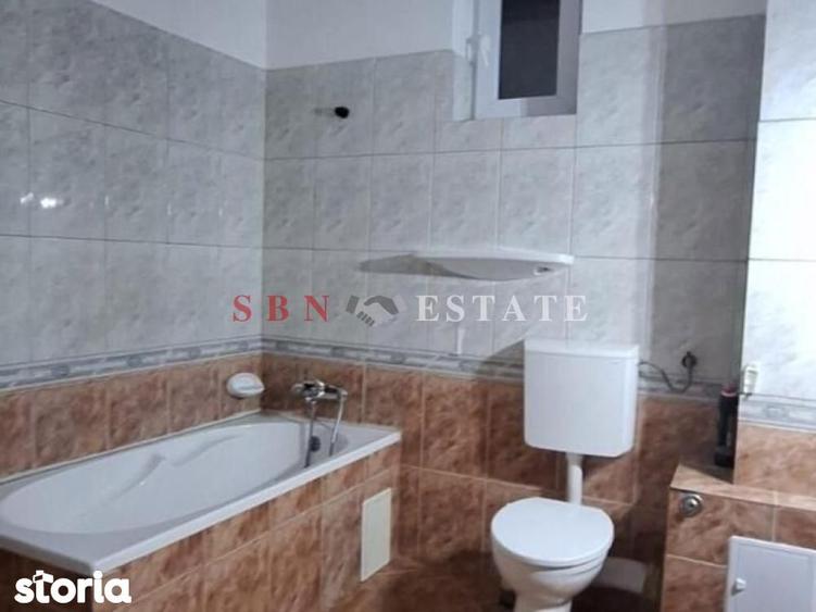 Casă cu 9 camere cu Teren 440 Mp în Mihai Bravu