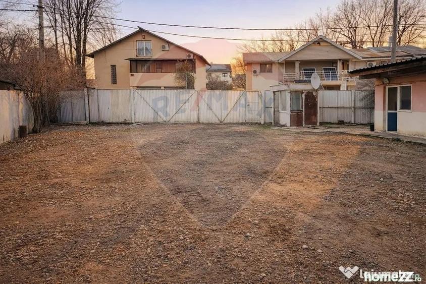 Teren de 2000 mp, în Militari