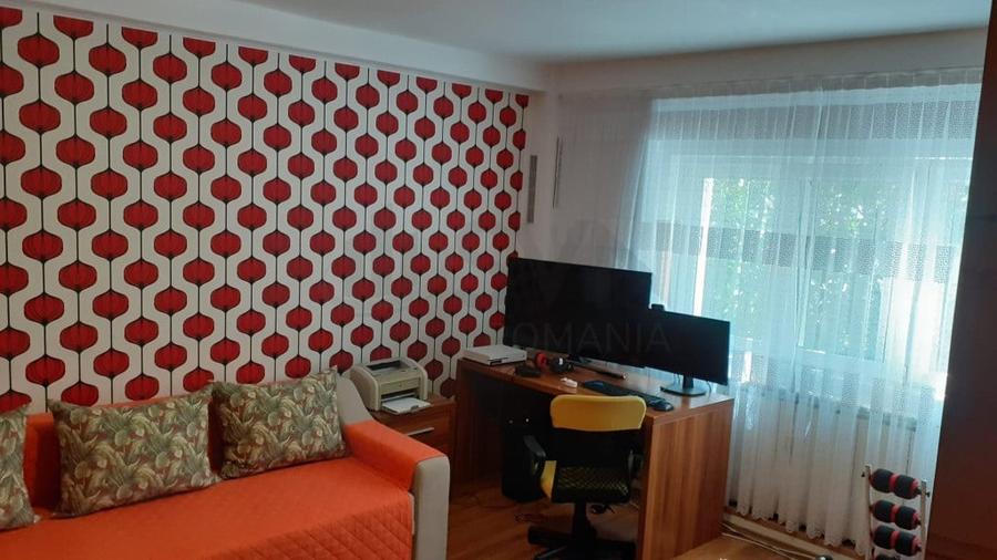 Apartament cu 3 camere decomandat în Nerva Traian