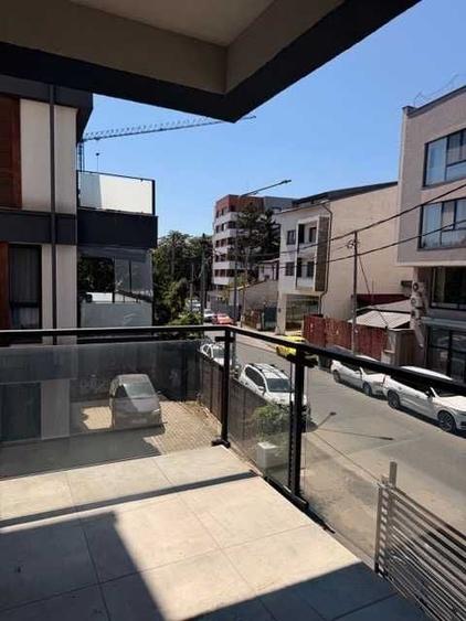 Apartament cu 3 camere semidecomandat în Crângași