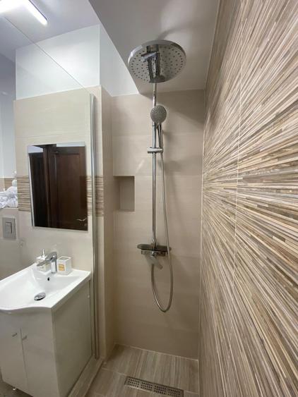 Apartament cu 3 camere decomandat în Victoriei