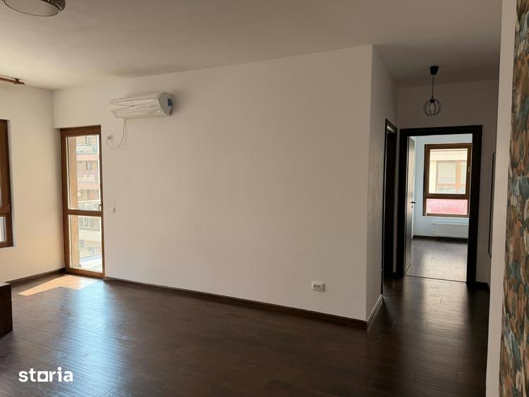 Apartament cu 3 camere decomandat în Metalurgiei