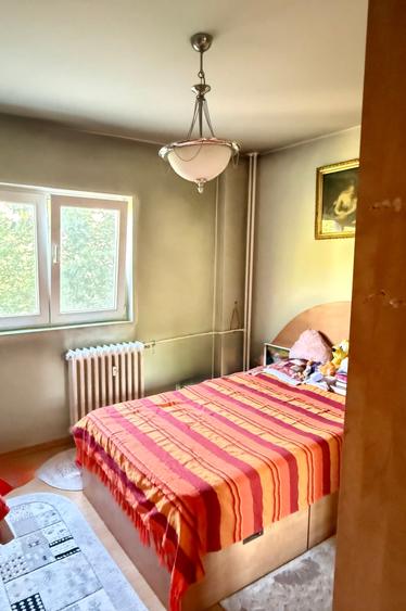 Apartament cu 3 camere decomandat în Tineretului