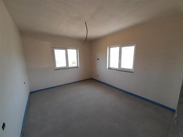 Duplex cu 4 camere cu Canalizare în Chinteni