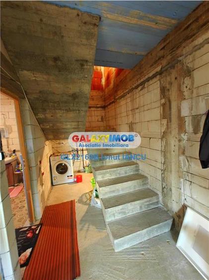 Casă cu 10 camere cu Teren 560 Mp în Clinceni