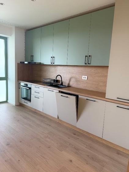 Apartament cu 3 camere decomandat în Sisești