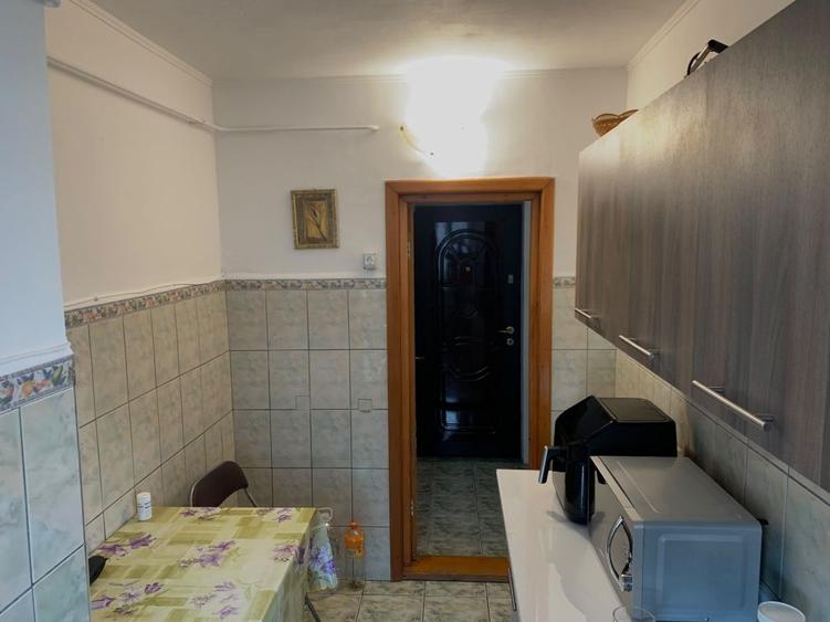 Garsonieră decomandată în Sud