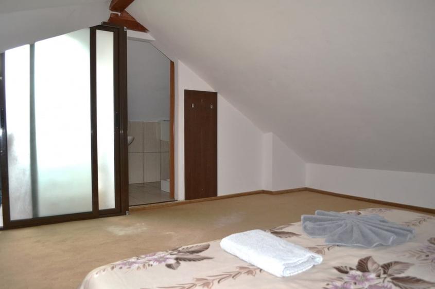 Casă cu 7 camere cu Teren 500 Mp în Poiana Brașov