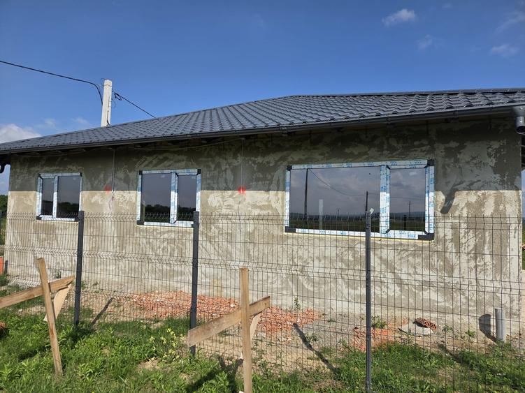 Casă individuală cu 4 camere cu Teren 500 Mp în Central