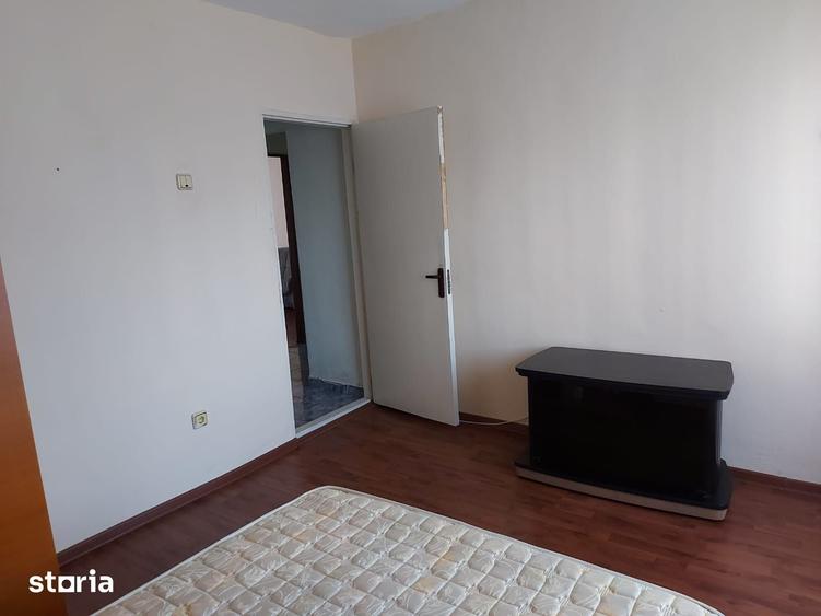 Apartament cu 3 camere în Micro 11