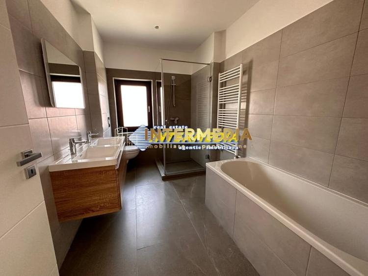 Duplex cu 4 camere cu Canalizare în Ultracentral