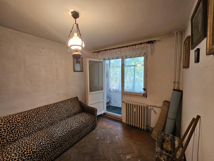 Apartament cu 3 camere semidecomandat în Cetății