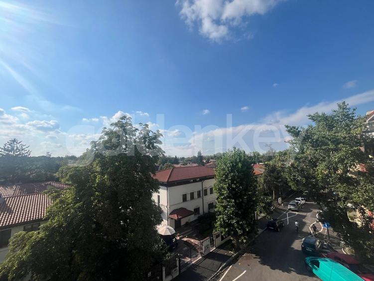 Apartament cu 3 camere decomandat, mobilat în Primăverii