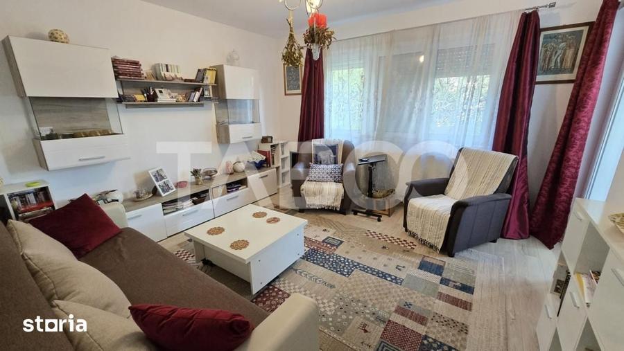 Apartament cu 3 camere decomandat în Est