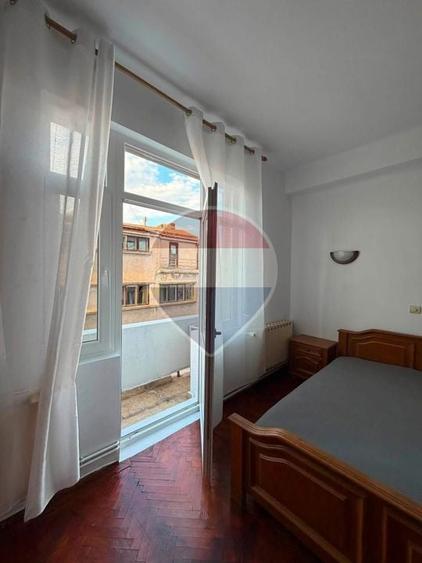 Apartament cu 3 camere decomandat în Periferie