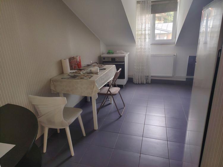 Camera in apartament decomandat - 4