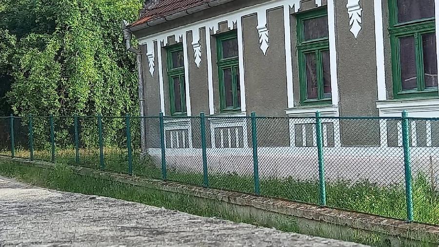 Casă cu 4 camere cu Teren 1000 Mp în Sasca Montană