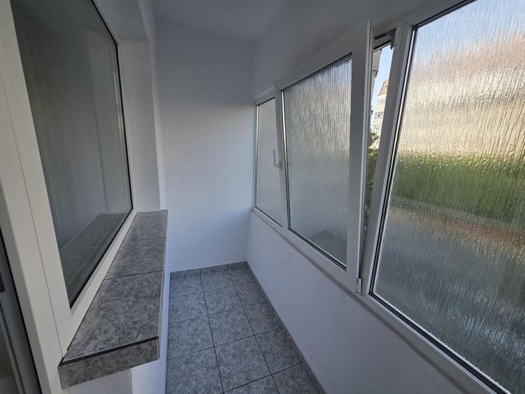 Apartament cu 2 camere decomandat în Rovine