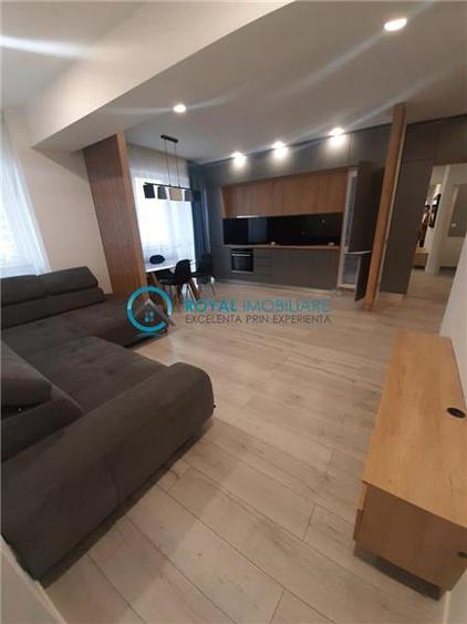 Apartament cu 3 camere decomandat, mobilat în 9 Mai