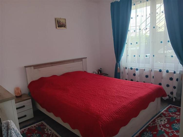 Casă individuală cu 6 camere cu Canalizare în Dorobanți