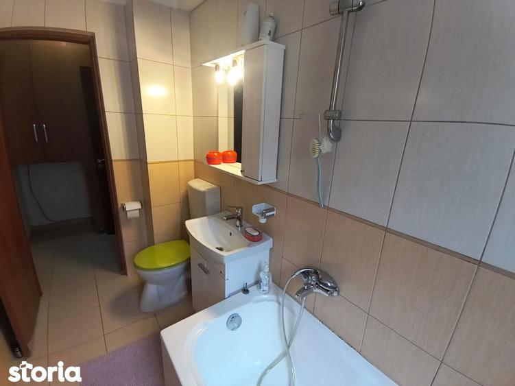 Apartament cu 2 camere semidecomandat, mobilat în Central