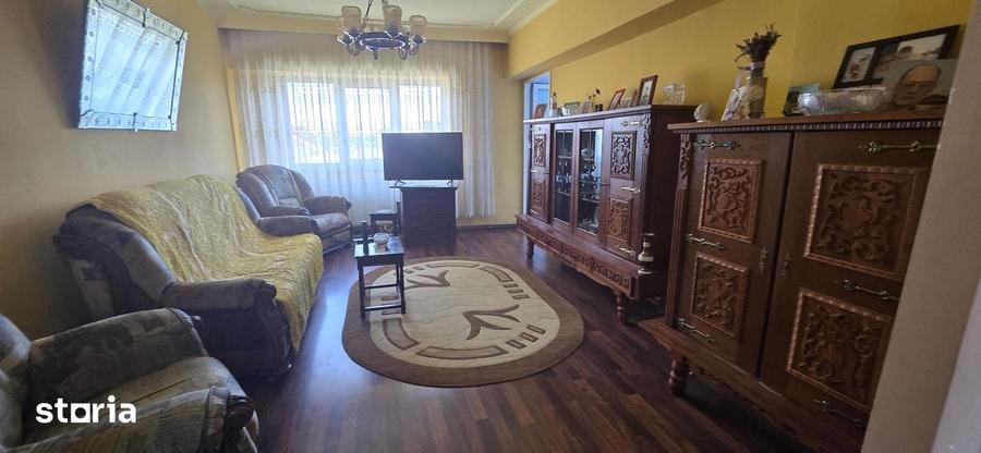 Vanzare Apartament 3 camere , Ultracentral Targovi?te , Etaj 6/8 - 4