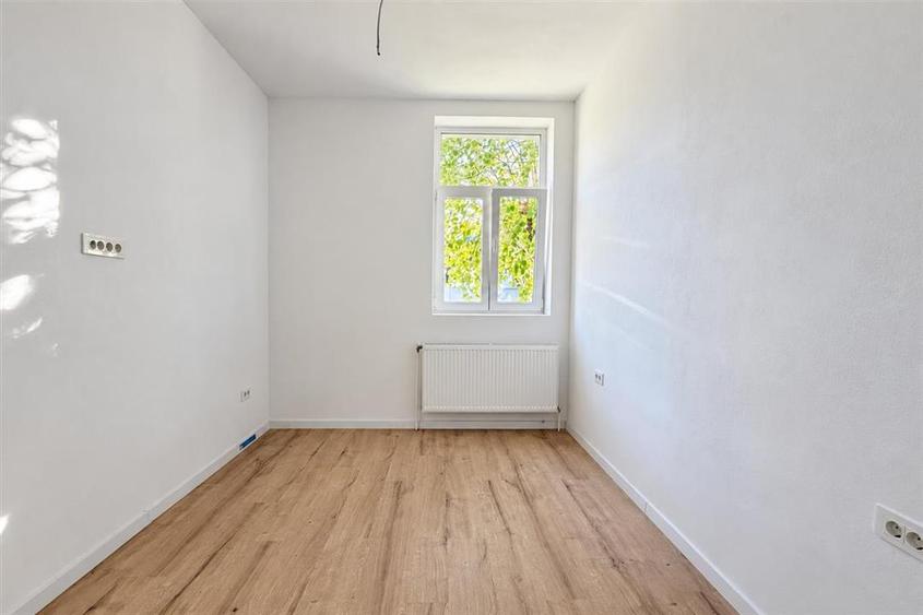 Apartament cu 3 camere decomandat în Terezian