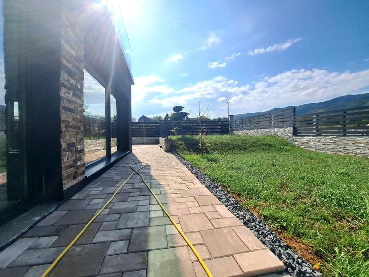 Casă individuală cu 5 camere cu Piscina în Exterior Est