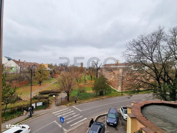 Apartament cu 4 camere decomandat în Centru Civic