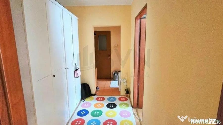 Apartament cu 3 camere semidecomandat în Crângași