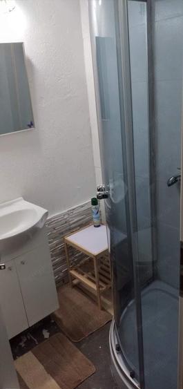Garsonieră decomandată în Titan