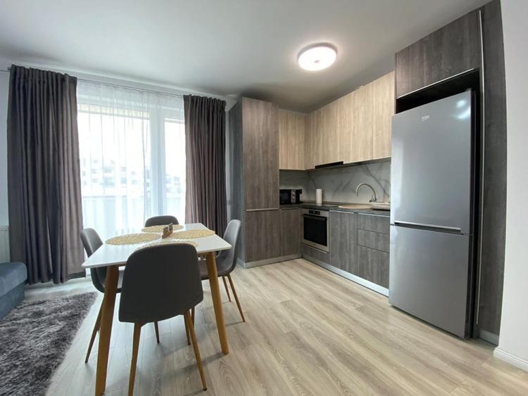 Apartament cu 3 camere semidecomandat, mobilat în Florești