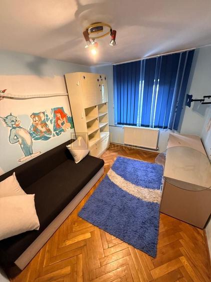 Apartament cu 3 camere decomandat, mobilat în Torontalului