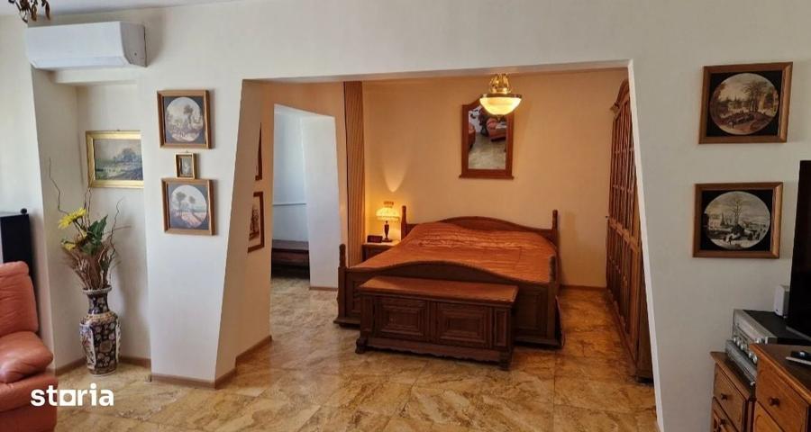 Apartament cu 3 camere în Vitan