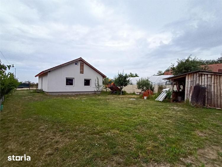 Casă cu 3 camere cu Teren 572 Mp în Gepiu