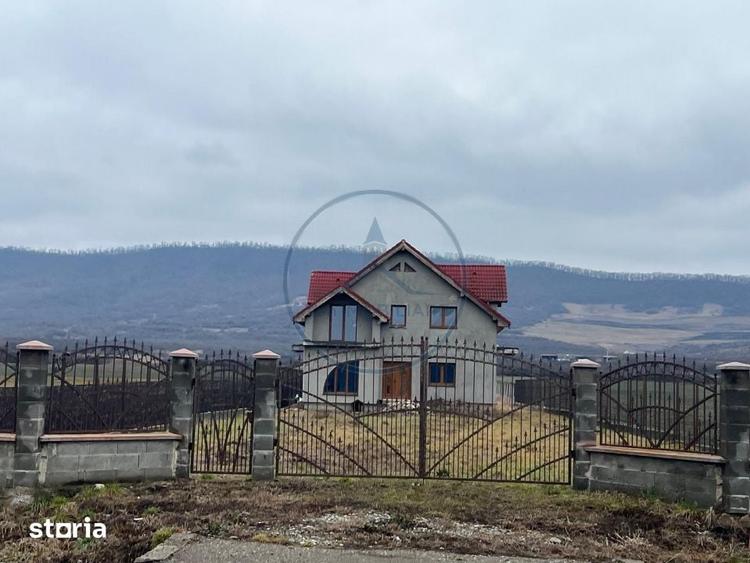 Casă cu 5 camere cu Teren 2900 Mp în Șieu