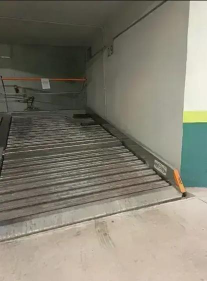 Apartament cu 3 camere semidecomandat, mobilat în Titan