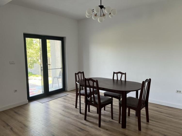 Casă cu 4 camere cu Teren 800 Mp în Remetea Mare