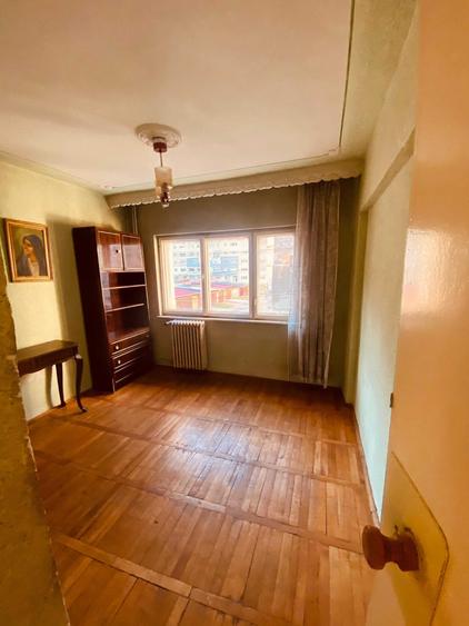 Apartament cu 3 camere decomandat în Central