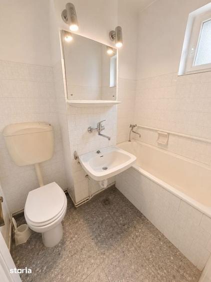 Apartament cu 3 camere semidecomandat în Micro 15