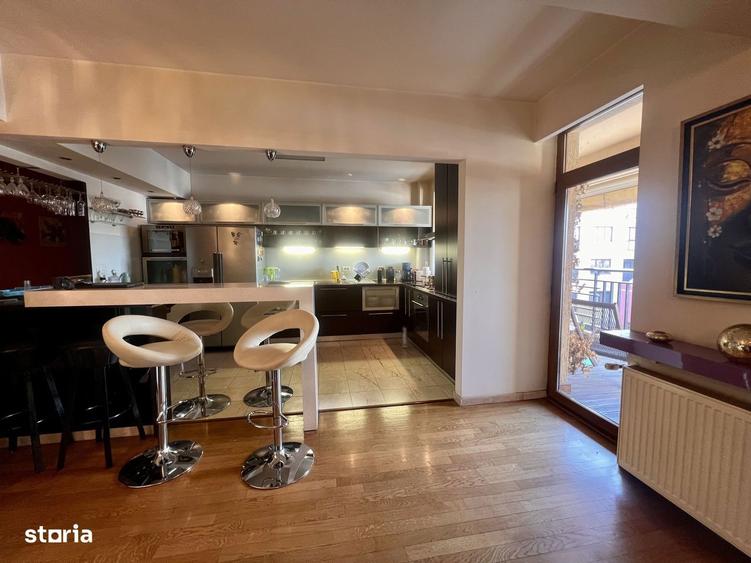 Apartament cu 4 camere în Băneasa