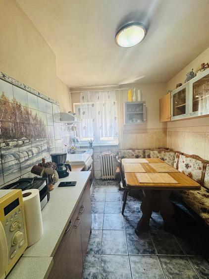 Apartament cu 3 camere semidecomandat în Calea Aradului
