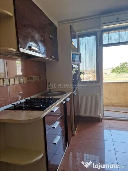 Apartament cu 2 camere decomandat în Confecții