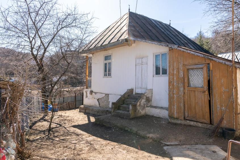 Casă individuală cu 3 camere cu Teren 1737 Mp în Solonț