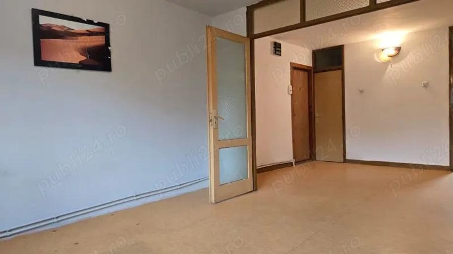 Apartament cu 3 camere decomandat în Micro 15