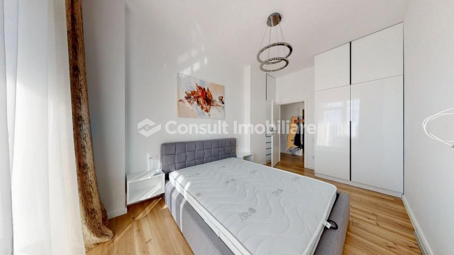 Apartament cu 3 camere semidecomandat, mobilat în Central