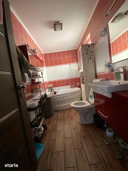 Apartament cu 3 camere în Micro 19